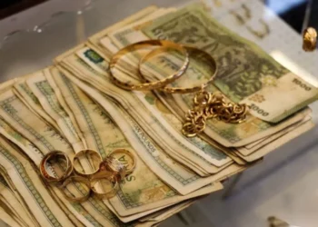 استقرار سعر صرف الليرة السورية والذهب يحافظ على ارتفاعه