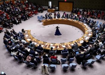 مجلس الأمن يرفع اسم الرئيس الشرع ووزير الداخلية من قائمة العقوبات.. ترحيب سوري ودولي بالقرار