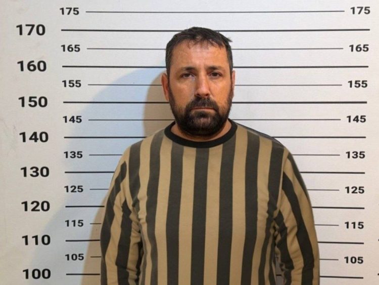 القبض على عضو في “سرايا الجواد” وضبط أسلحة في اللاذقية