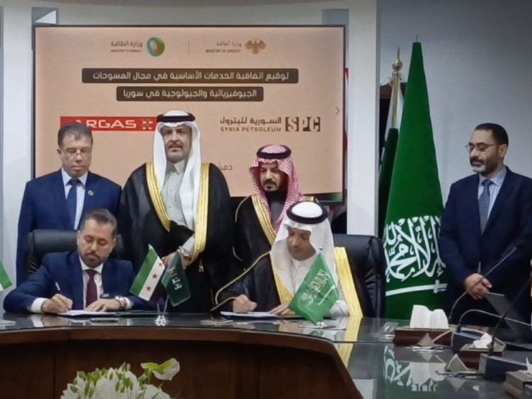 توقيع اتفاقيات مع شركات سعودية لتطوير حقول النفط والغاز في سوريا