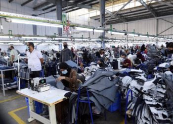 غازي عنتاب تُغلق نصف ورش النسيج بسبب أزمة عمالة حادة بعد عودة السوريين