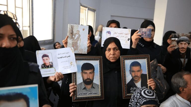 ضجة تحيط بـ “ملفات دمشق” ومؤسسات حقوقية تنفي مسؤوليتها