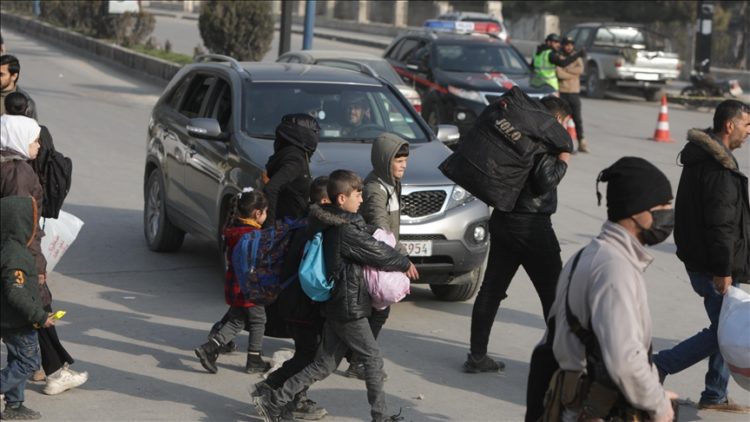 الجيش السوري يحذر قسد من إعاقة خروج المدنيين