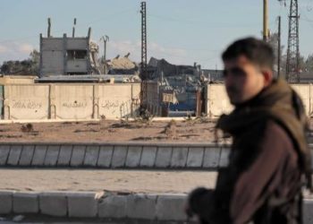 مصادر تؤكد نقل أوروبيين وقياديين في تنظيم الدولة من سجون سوريا إلى العراق