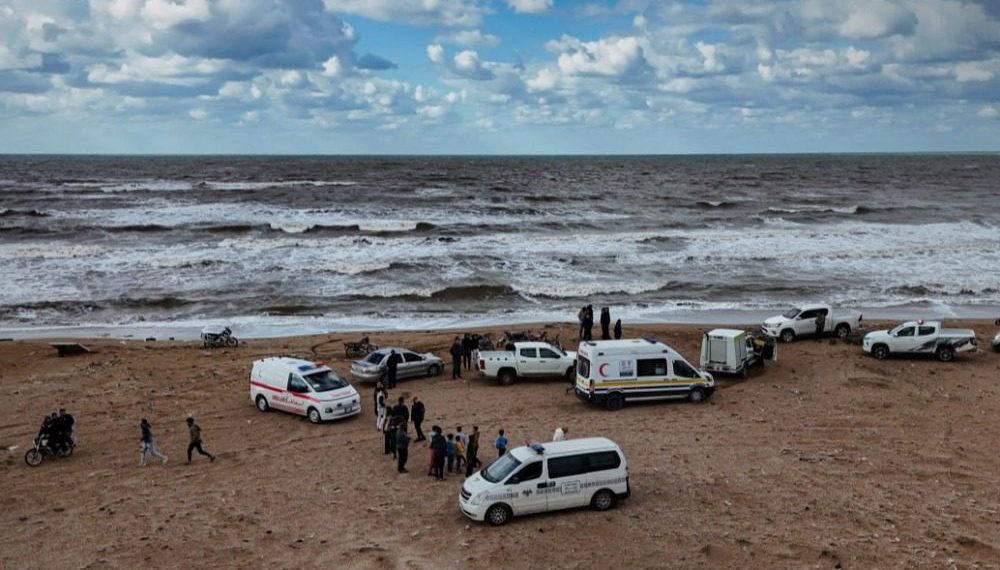 انتهاء عمليات البحث قبالة جزيرة أرواد بإنقاذ شخصين وانتشال 3 جثث