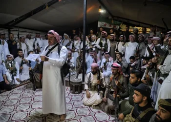 صحيفة المدن: الحكومة السورية تنسّق مع شخصيات عشائرية بارزة لتشجيع الانشقاق عن قسد