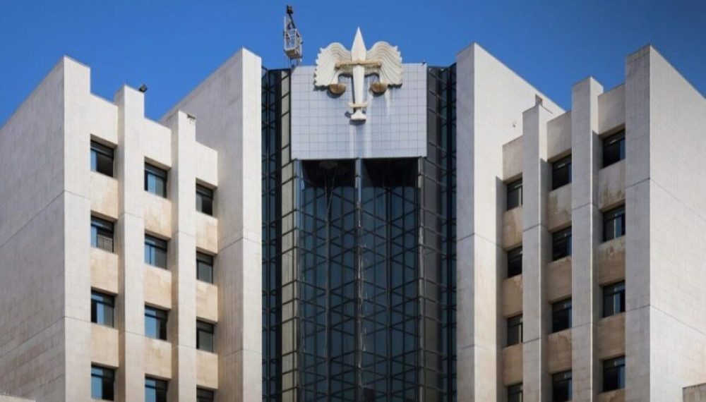 وزارة العدل تنفي ترقية قاضية في حمص متهمة بالارتباط بالنظام البائد