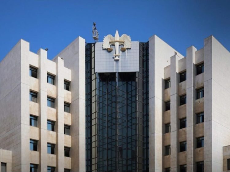 وزارة العدل تنفي ترقية قاضية في حمص متهمة بالارتباط بالنظام البائد