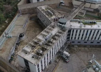 من سجن رومية إلى الحرية.. معتقل سوري يروي شهادته عن التعذيب والاكتظاظ