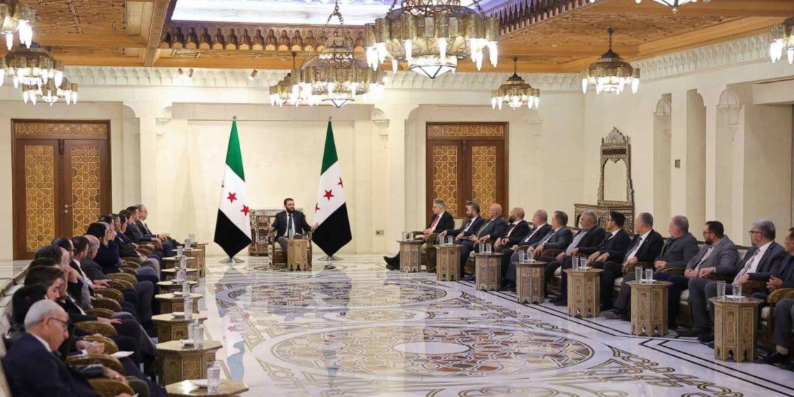 عام على تشكيل الحكومة السورية.. آمال كبيرة وإمكانات محدودة