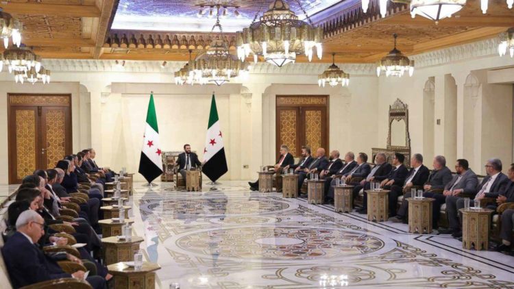عام على تشكيل الحكومة السورية.. آمال كبيرة وإمكانات محدودة
