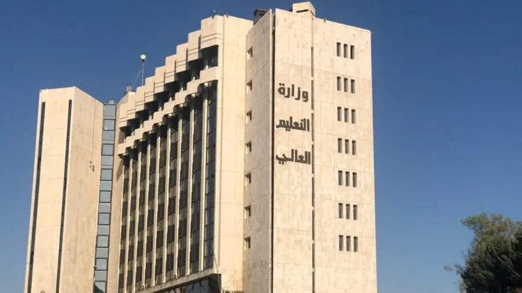 قرار بتعيين الخريجين الأوائل خلال سنوات الثورة بـ”ضوابط محددة”.. ما هي؟