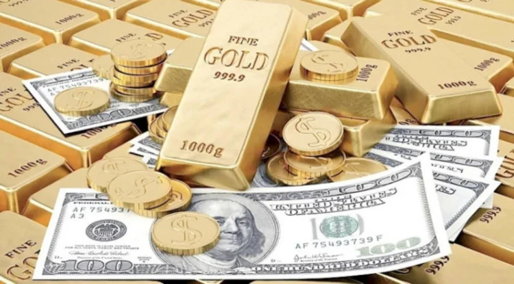 الذهب والدولار في مهب الريح.. تعافي العملة الأمريكية وسط ضبابية الحرب مع إيران