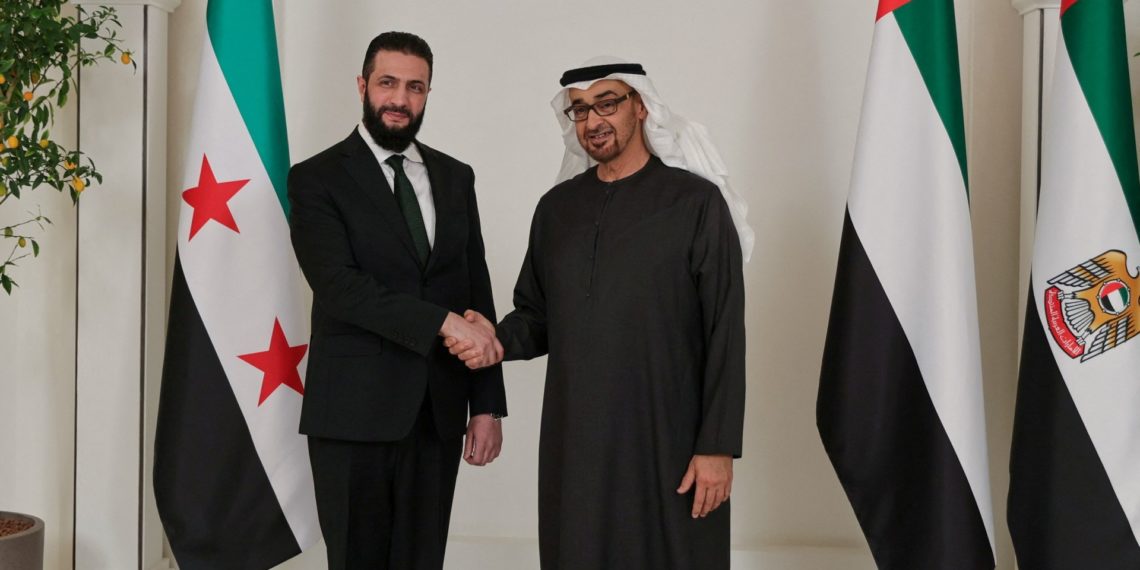 الرئيس الشرع يصل الإمارات قادمًا من قطر