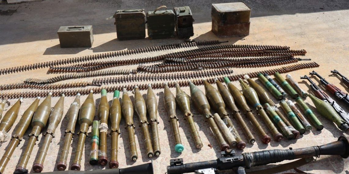 وزارة الداخلية: القبض على مطلوبَين تورطوا باستهداف مواقع عسكرية وعمليات خطف