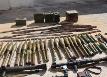 وزارة الداخلية: القبض على مطلوبَين تورطوا باستهداف مواقع عسكرية وعمليات خطف