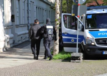 مداهمات واسعة في ألمانيا ضد شبكة تهريب متسترة بتصاريح لاجئين سوريين