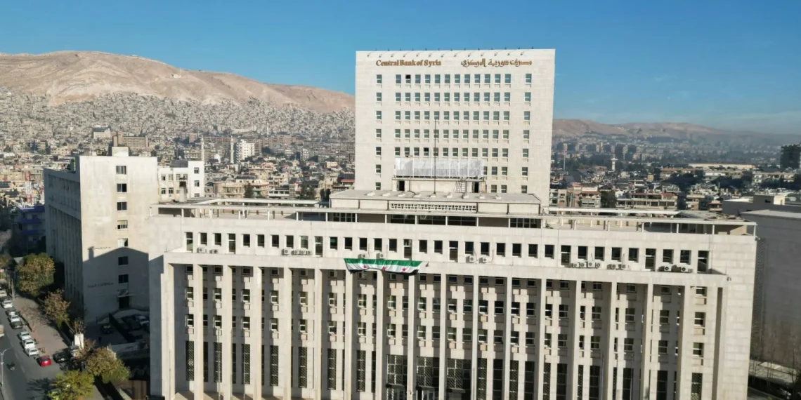 المركزي يفتح باب المدفوعات العالمية.. هل تنتهي عزلة القطاع المالي؟