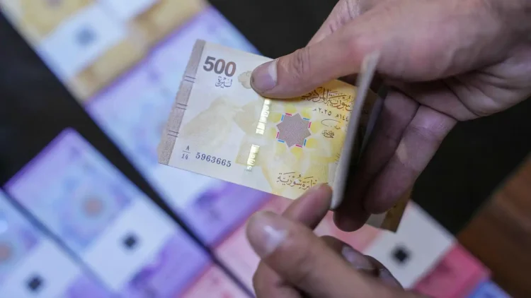 الرئيس الشرع يصدر مرسوماً بزيادة معاشات المتقاعدين