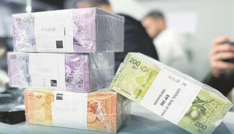 هبوط جديد لليرة السورية وارتفاع الذهب بشكل طفيف