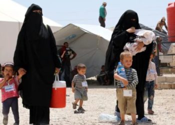 محاكمة العائدات من شمال شرق سوريا تعيد ملف المخيمات إلى الواجهة