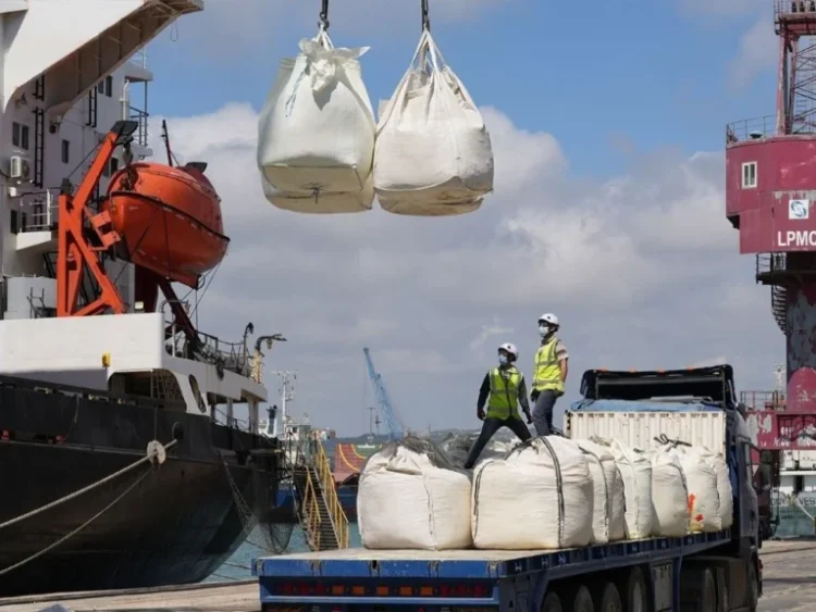 مرفأ طرطوس يصدّر أول باخرة كبريت ترانزيت من العراق