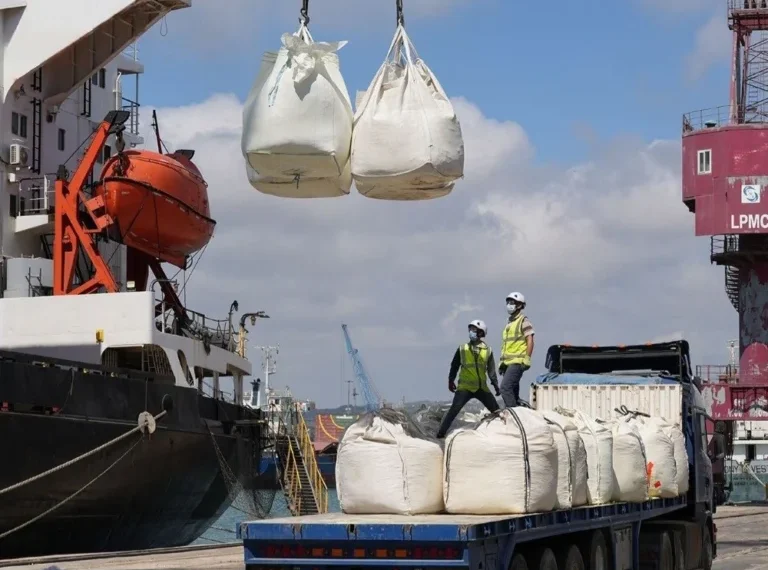 مرفأ طرطوس يصدّر أول باخرة كبريت ترانزيت من العراق
