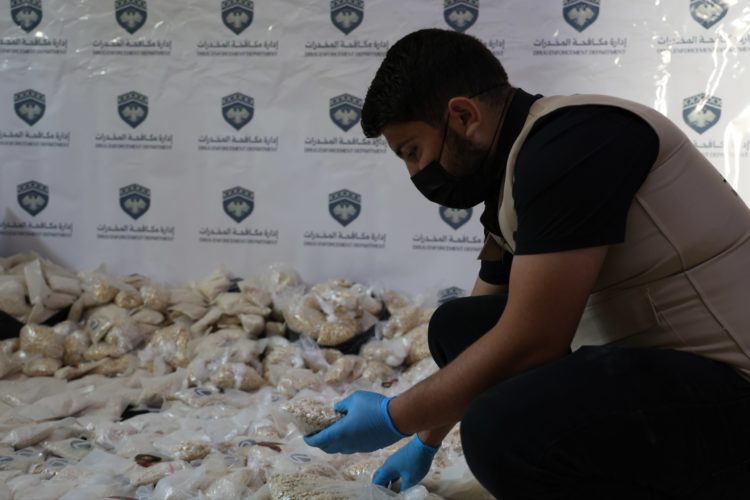 الأضرار الصحية والنفسية للإدمان.. حقائق صادمة