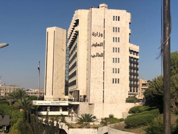 استقرار الليرة السورية مع ارتفاع طفيف للذهب