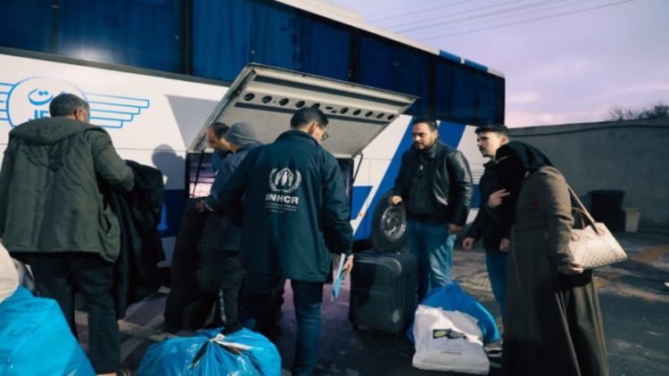 مغادرة 426 لاجئاً سورياً من الأردن للتوطين في دول أوروبية