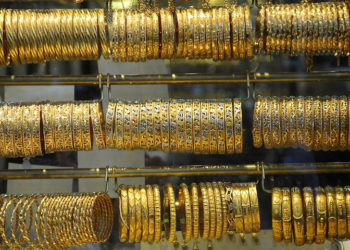 انخفاض أسعار الذهب.. وتغيرات طفيفة في الليرة أمام العملات