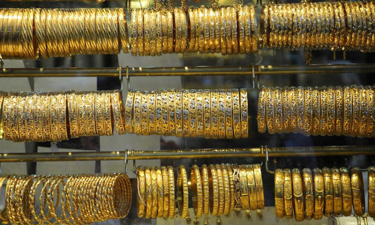 انخفاض أسعار الذهب.. وتغيرات طفيفة في الليرة أمام العملات