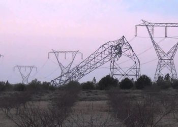 معاناة مستمرة بسبب غياب الكهرباء في المناطق المدمرة بالشمال الغربي