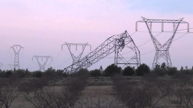 معاناة مستمرة بسبب غياب الكهرباء في المناطق المدمرة بالشمال الغربي