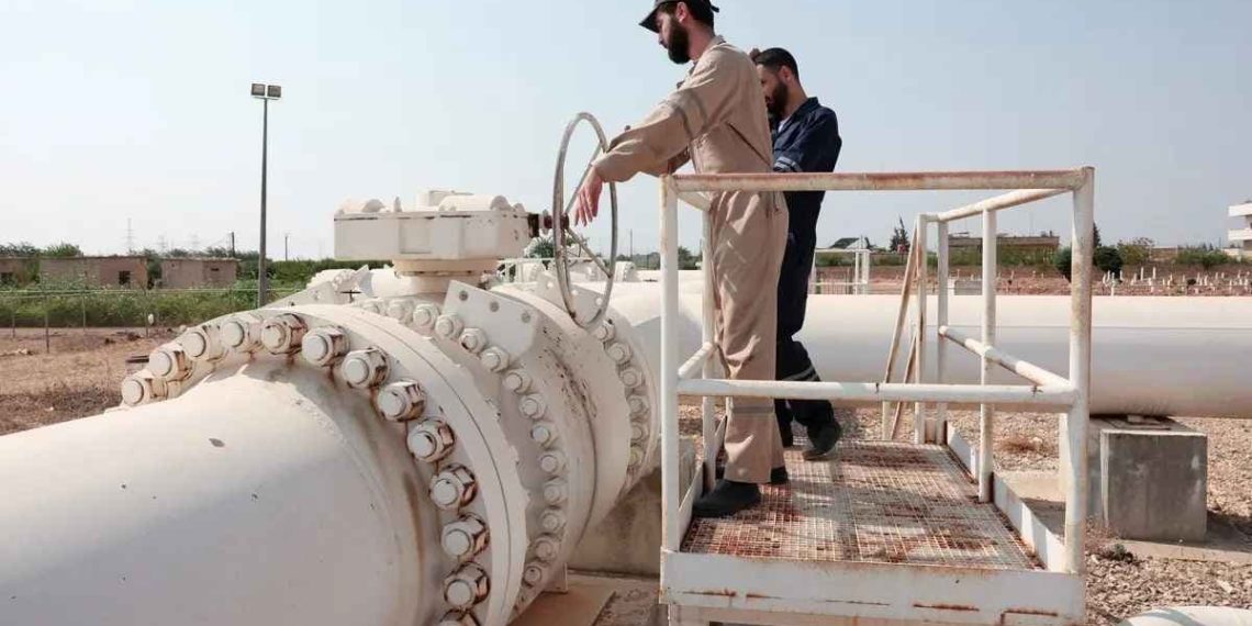 مئات الموظفين المفصولين على موعد للعودة إلى عملهم في مؤسسات وزارة الطاقة