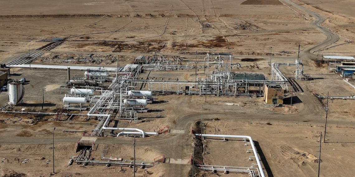 إحالة 9 مسؤولين للقضاء بعد كشف ملفات فساد بحقول نفطية