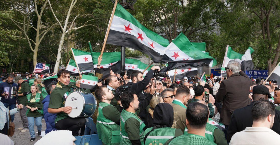 تفاصيل خاصة عن تنظيم الوقفة الترحيبية بالرئيس الشرع أمام مقر الأمم المتحدة