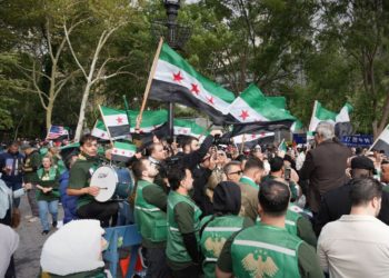 تفاصيل خاصة عن تنظيم الوقفة الترحيبية بالرئيس الشرع أمام مقر الأمم المتحدة