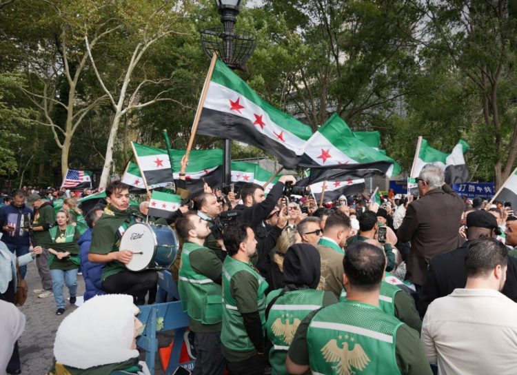 تفاصيل خاصة عن تنظيم الوقفة الترحيبية بالرئيس الشرع أمام مقر الأمم المتحدة