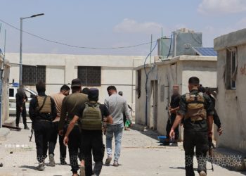 طيارون يواجهون تهم تدمير أحياء سكنية وقتل وتهجير المدنيين
